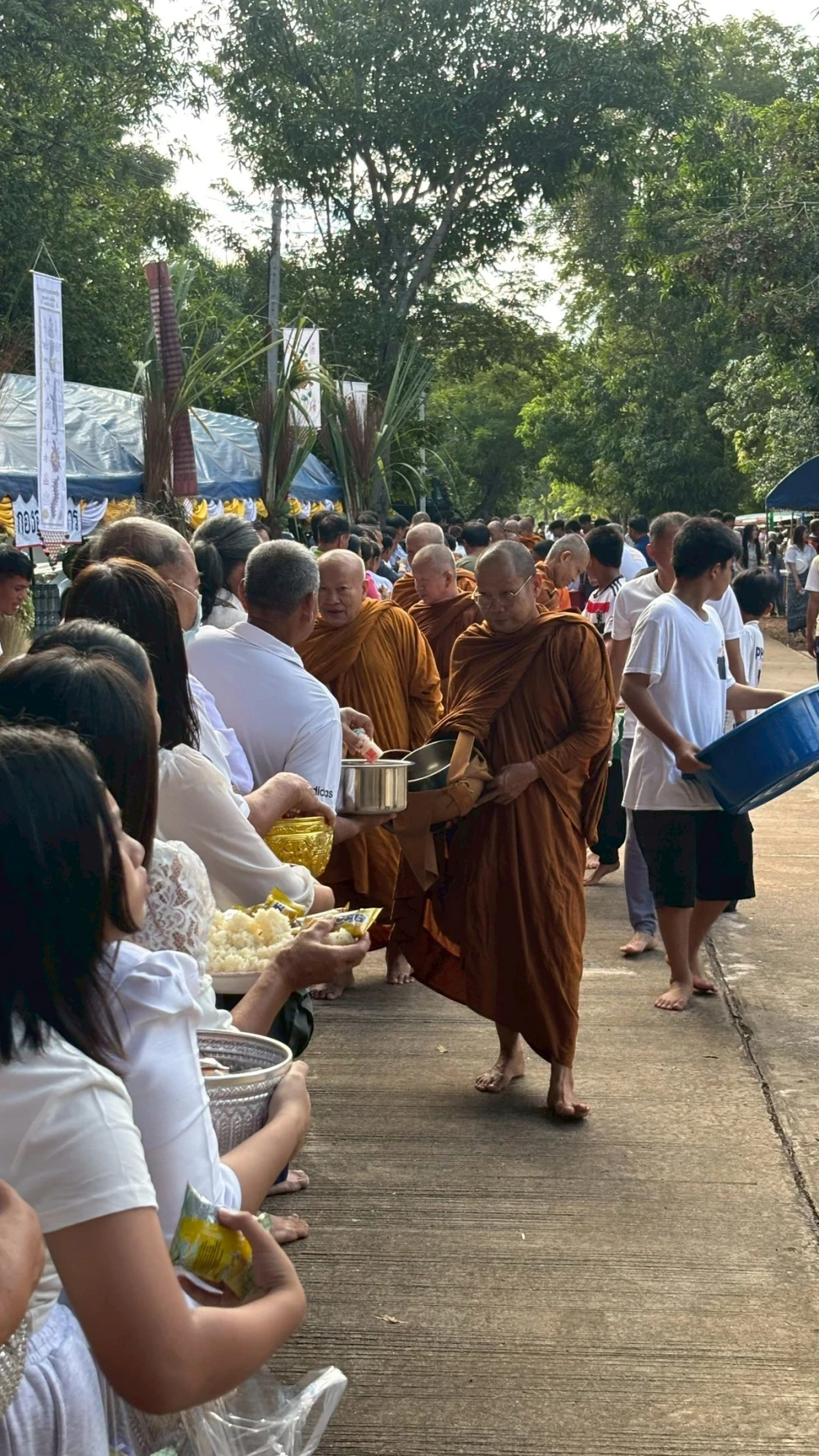 Global House Sawang Daen Din Supports Community through “Pan Sook Sang Roy Yim” CSR Initiative at Kathin Ceremony