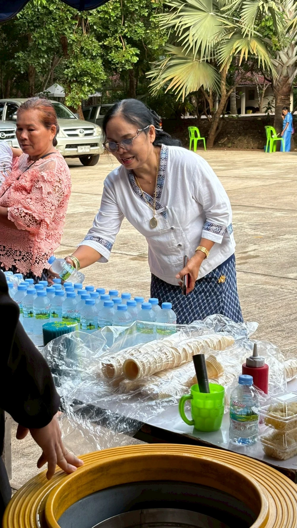 Global House Sawang Daen Din Supports Community through “Pan Sook Sang Roy Yim” CSR Initiative at Kathin Ceremony