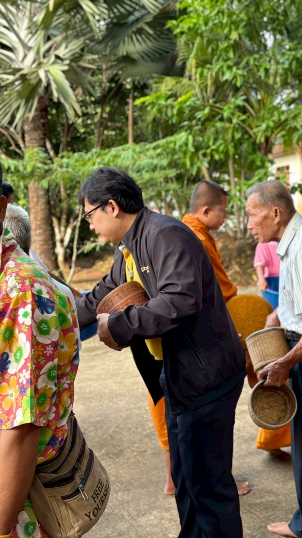 Global House Sawang Daen Din Supports Community through “Pan Sook Sang Roy Yim” CSR Initiative at Kathin Ceremony